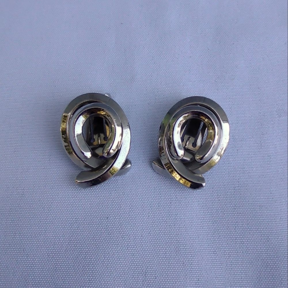 ALICE Silver Tone Swirl Clip On Earrings‎